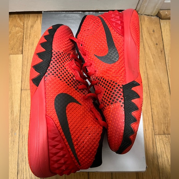 Kyrie 1 Sneakers (GS) - Picture 7 of 7
